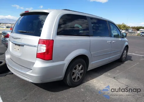 2011 Chrysler Town & Country Touring z USA, uszkodzony, nr VIN 2A4RR5DG1BR720024